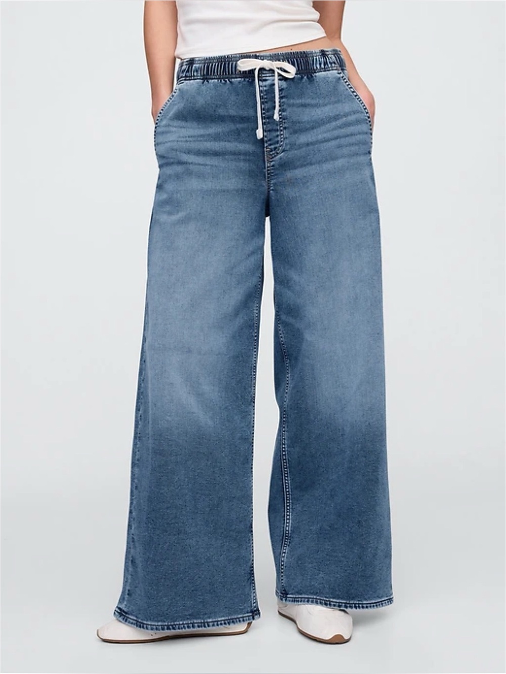 NWT Gap High Rise Pull-On Baggy Sweatpant Jeans Medium Women’s Medium Wash
